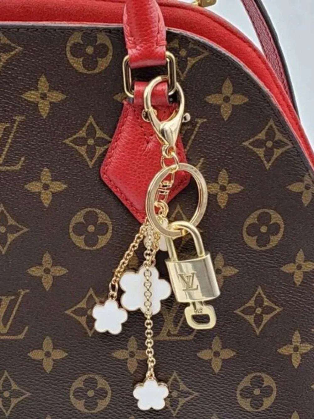 Authentic Louis Vuitton Gold Lock 🔒 Keychain Bag Unbranded Flower Charm LV